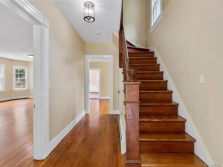 40 Wintergreen Ave — Photo 4