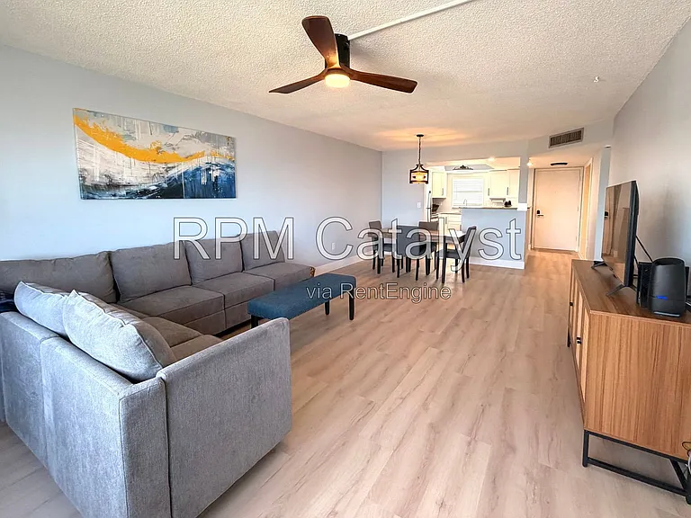 4725 Cove Cir #902 — Photo 4