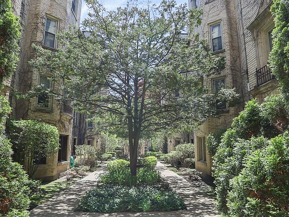 2nd image of 1422 W Farwell Ave #3