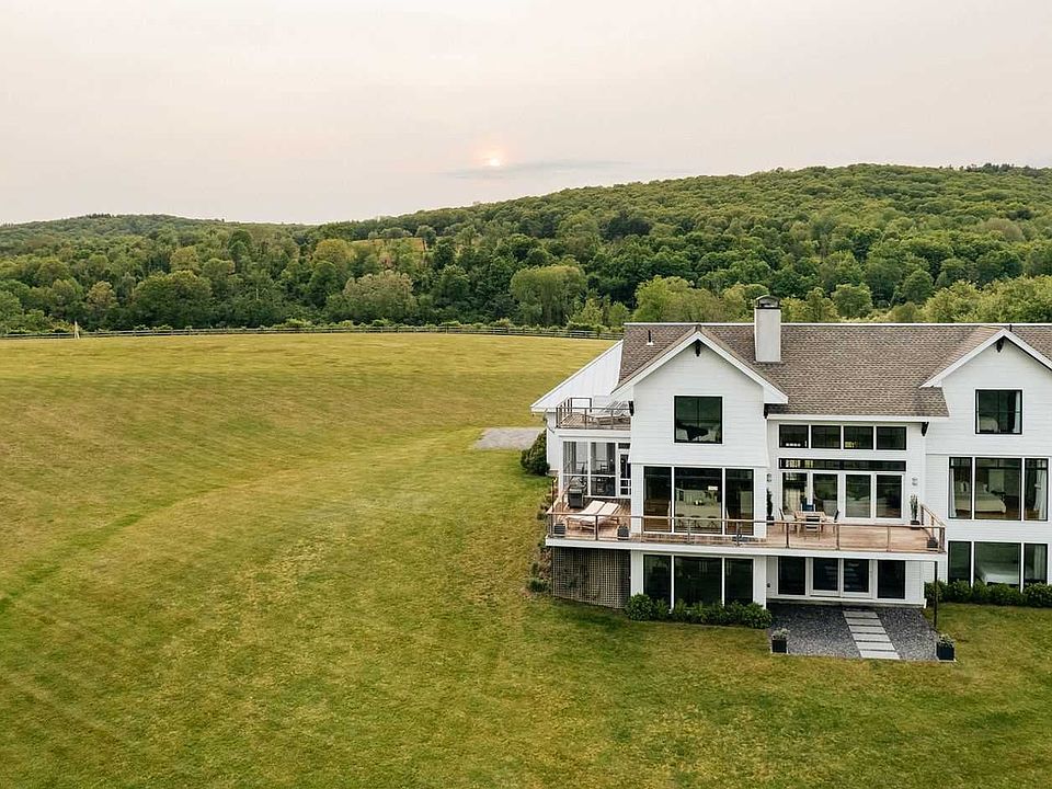 Beautiful Dutchess Country Home Comes with 17-Acre Farm and