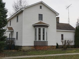 302 W 2nd St, Gilman, IL 60938