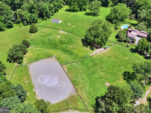 9331 Cornwell Farm Dr, Great Falls, VA 22066