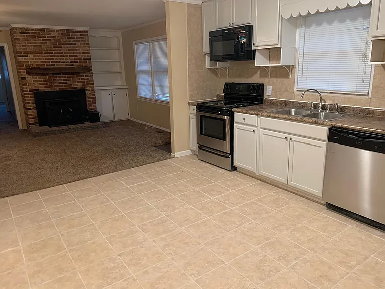 209 Polaris St — Photo 3