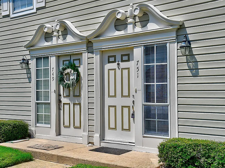 751 Ridge Cir — Photo 3