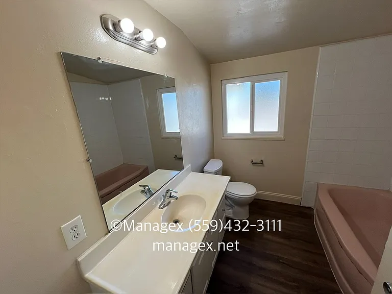 4256 N Millbrook Ave — Photo 13