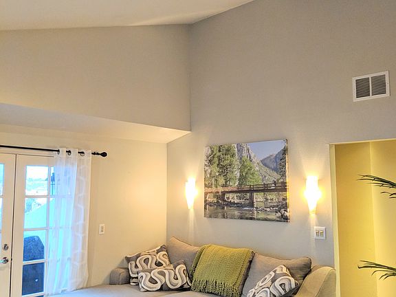 Family Room w/ Vaulted 