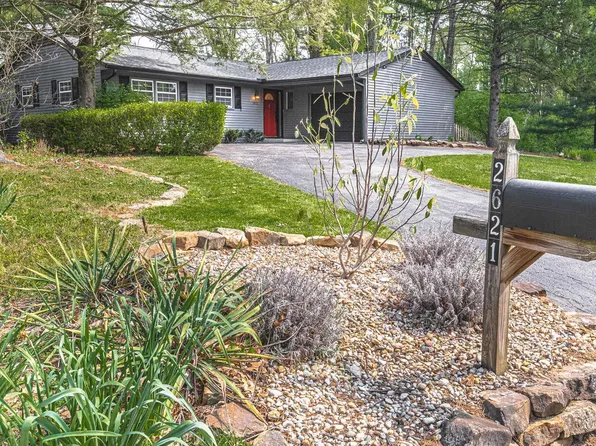 2621 E Fairoaks Ln, Bloomington, IN 47401