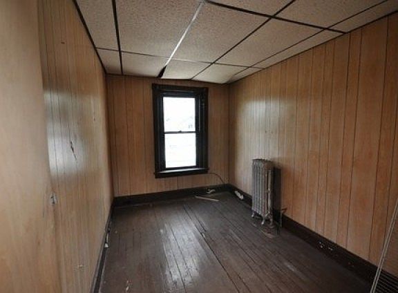 4th image of 266 Heckman St