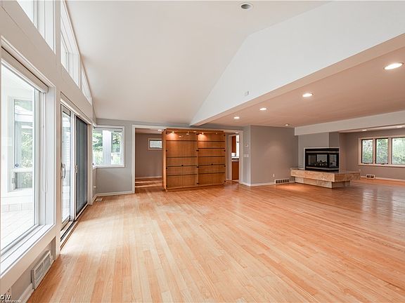 5th image of 31329 Gates Mills Blvd