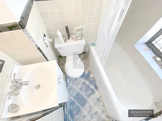 Rented by ZealEstate Group Inc | media 14