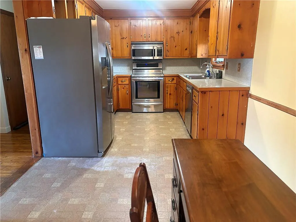 3 bed, 2.0 bath, 1448 sqft, $3,000 — Photo 2