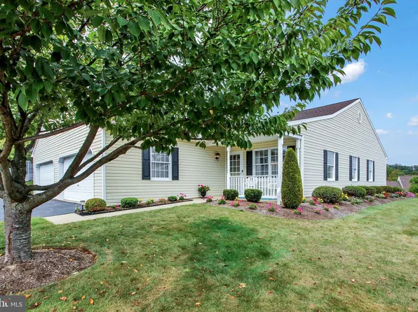 4008 Woodspring Ln, York, PA 17402