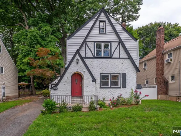 1016 Grace Ter, Teaneck, NJ 07666