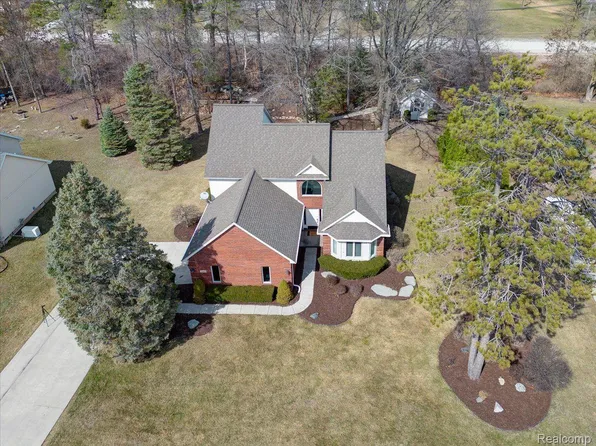 3316 Shorewood Ave, Fort Gratiot, MI 48059