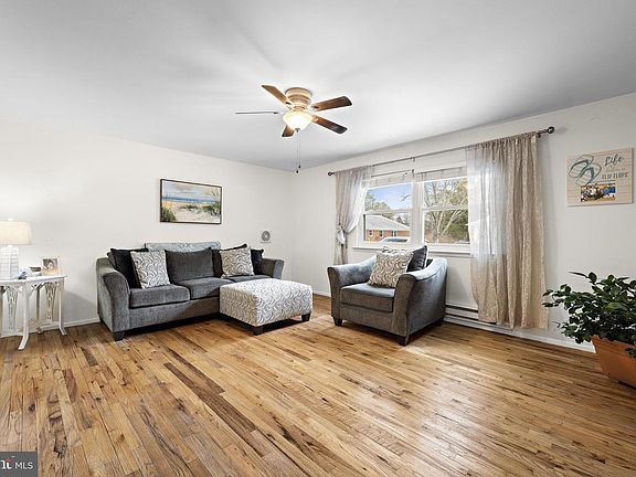 4th image of 528 Lilac Ln Unit A