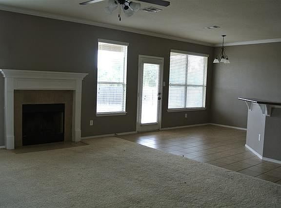 4th image of 6401 Mundo Dr