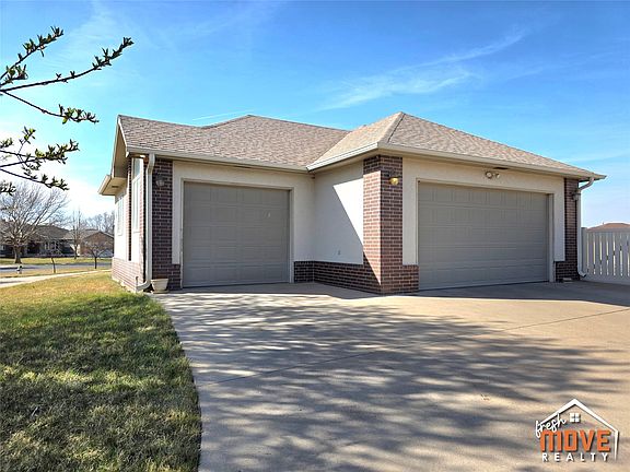 4th image of 2014 Hillpointe Pl