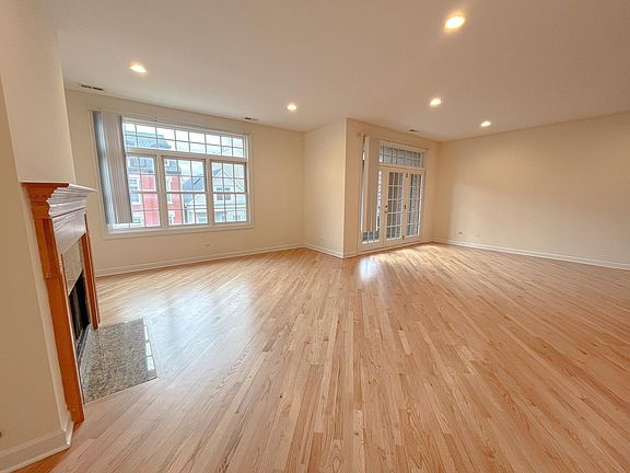 2nd image of 1400 W Belmont Ave #3