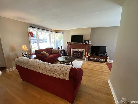 3rd image of 104 E Houghton Ave