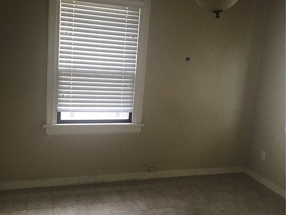 4th image of 136 S 120th St