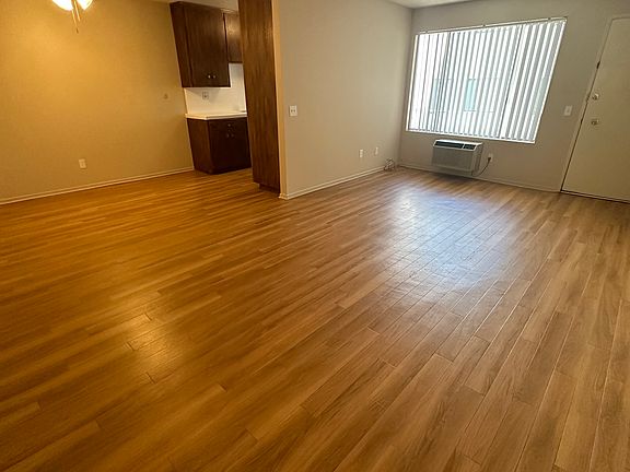 2nd image of 123 S Everett St APT 9
