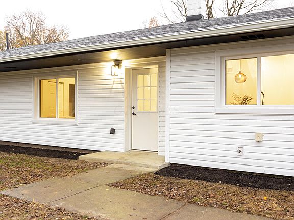 3rd image of 2565 Ferris Park Dr S