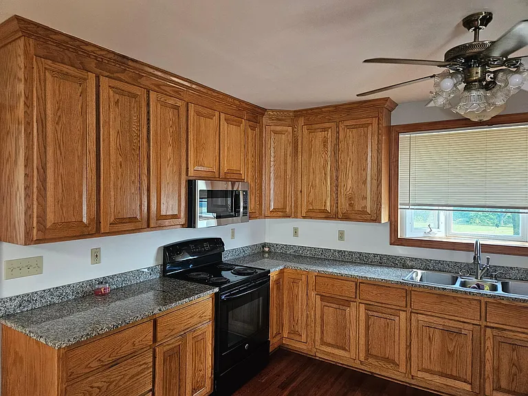 22864 Prince Edward Hwy — Photo 33