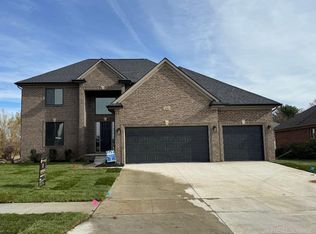1132 Carpenter Dr, Pontiac, MI