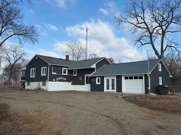 936 N Main St, Prairie Du Chien, WI 53821