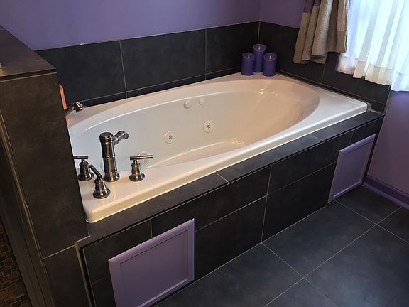 Master Suite Massage tub