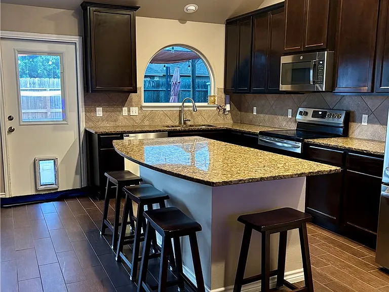 2220 Mangrove Dr — Photo 8