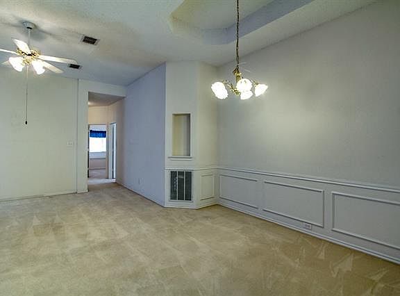 5th image of 945 Highgate Dr