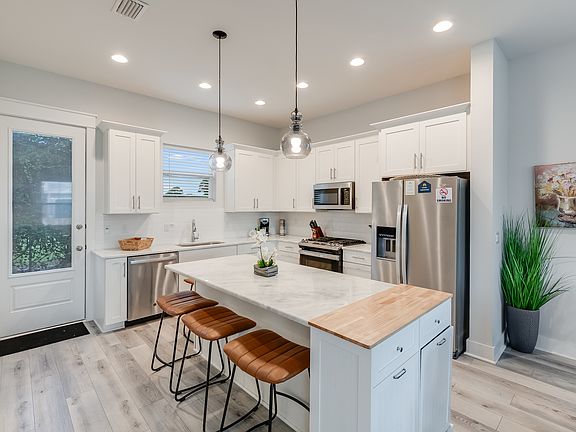 5th image of 2710 Lagoon Manor Dr