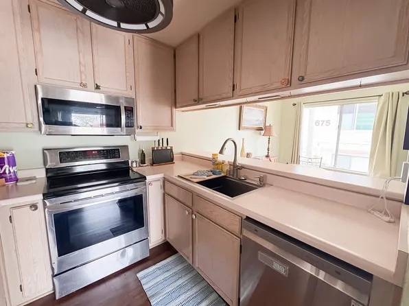 669 Diamond Way APT 233, Vista, CA 92083