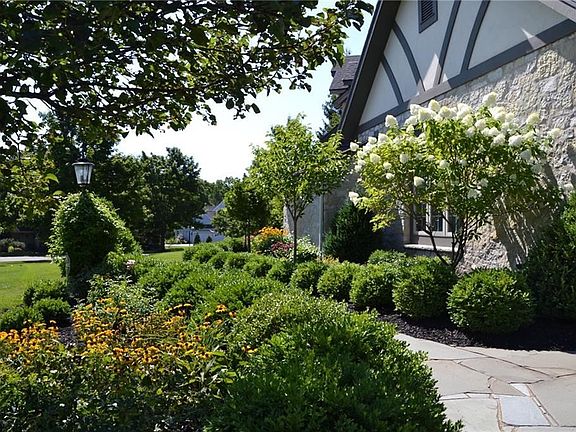 2nd image of 18 Merryhill Ln