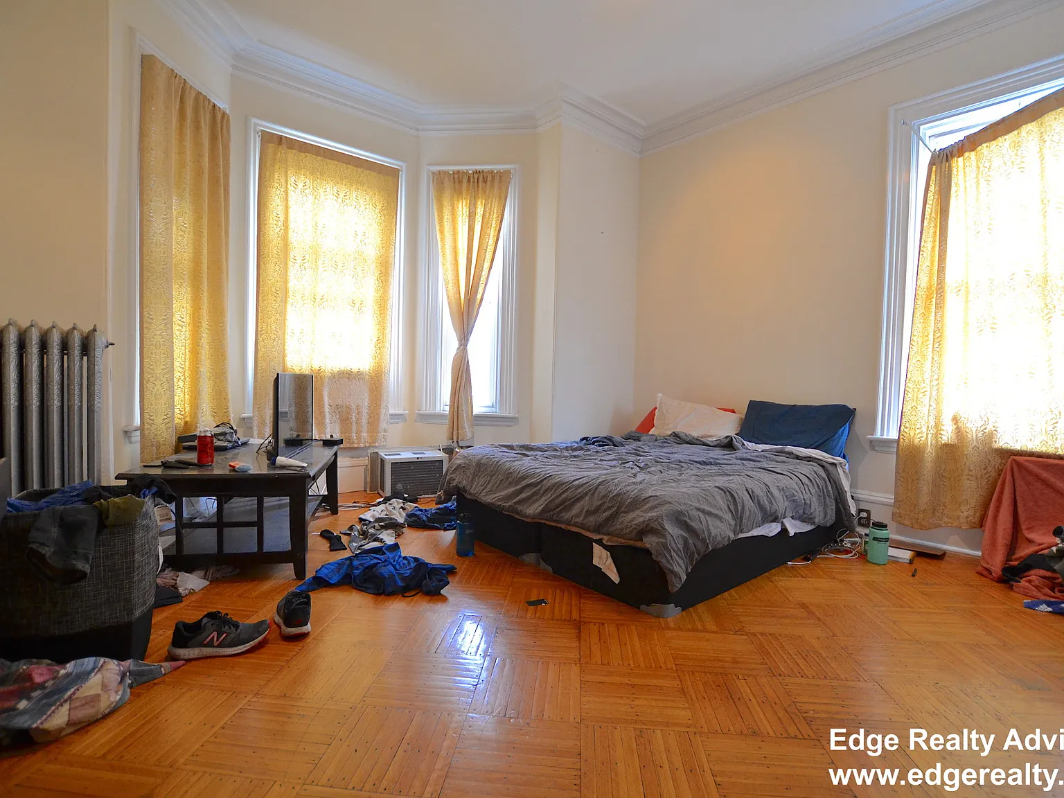 4 bed, 1400 sqft, $4,400 — Photo 2