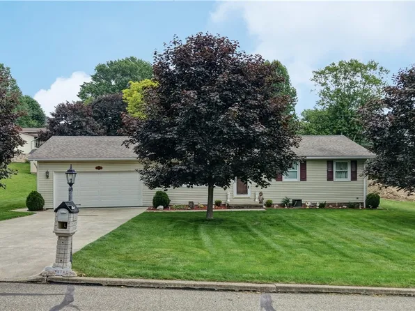 215 Rhine St SW, Sugarcreek, OH 44681