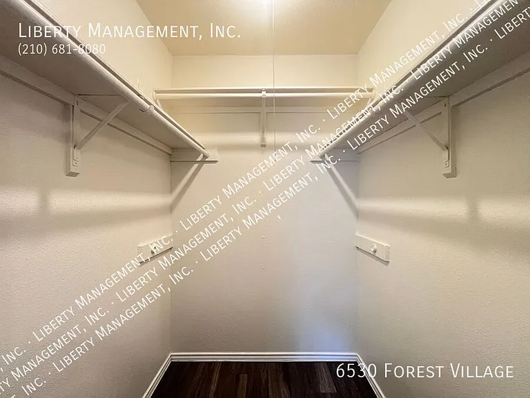 6530 Forest Vlg — Photo 25