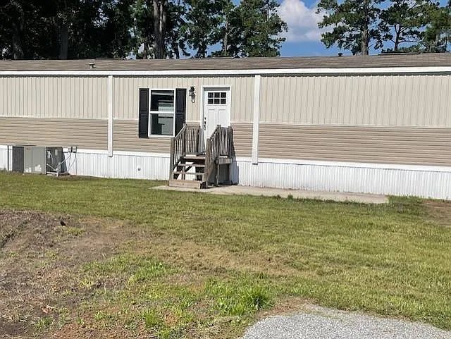 3 bed, 2.0 bath, 840 sqft, $49,000 — Photo 2
