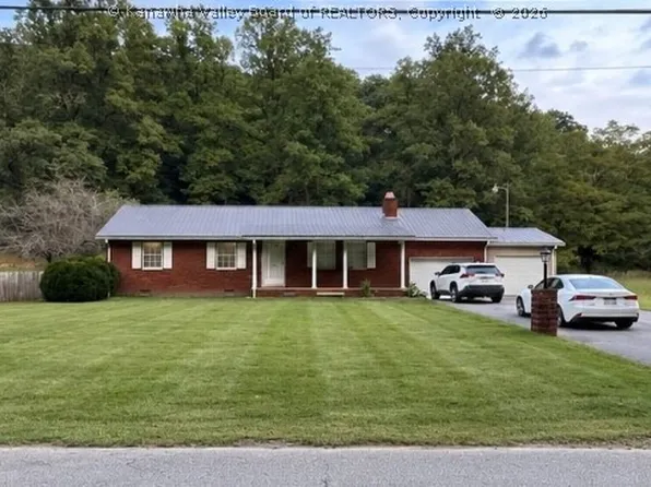 545 Long Fork Rd, Pecks Mill, WV 25547