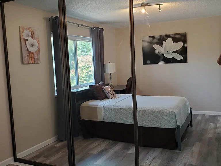 Full look of the mirrored wall to wall closet.