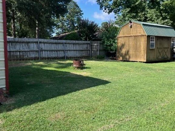 3rd image of 10 Village Cir