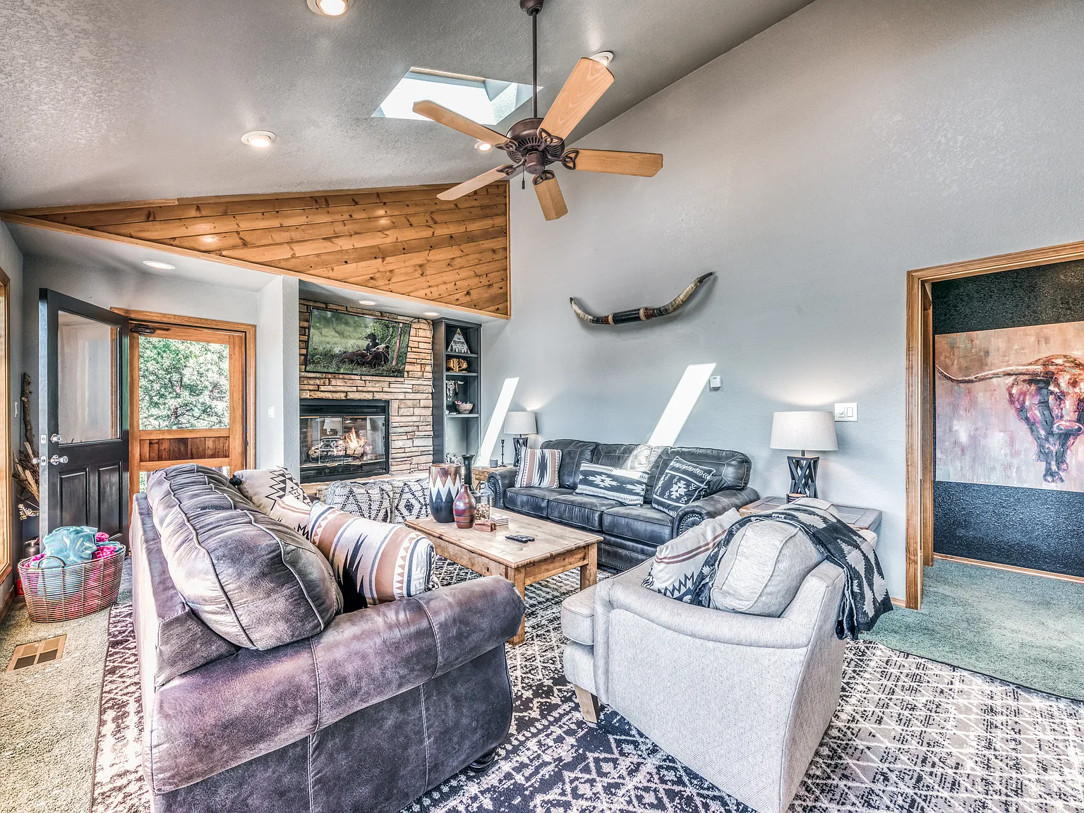 3 bed, 1950 sqft, $5,200 — Photo 4