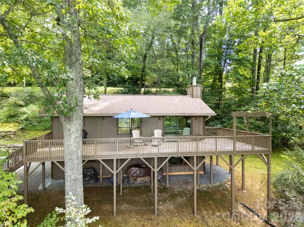 1073 Countryside Dr, Waynesville, NC 28785