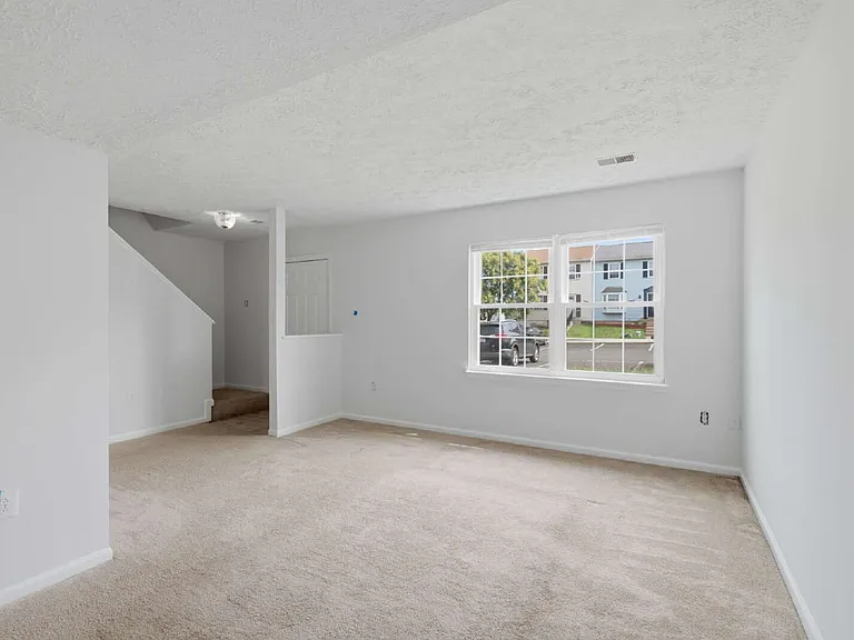 8635 Reinecke Ct — Photo 6