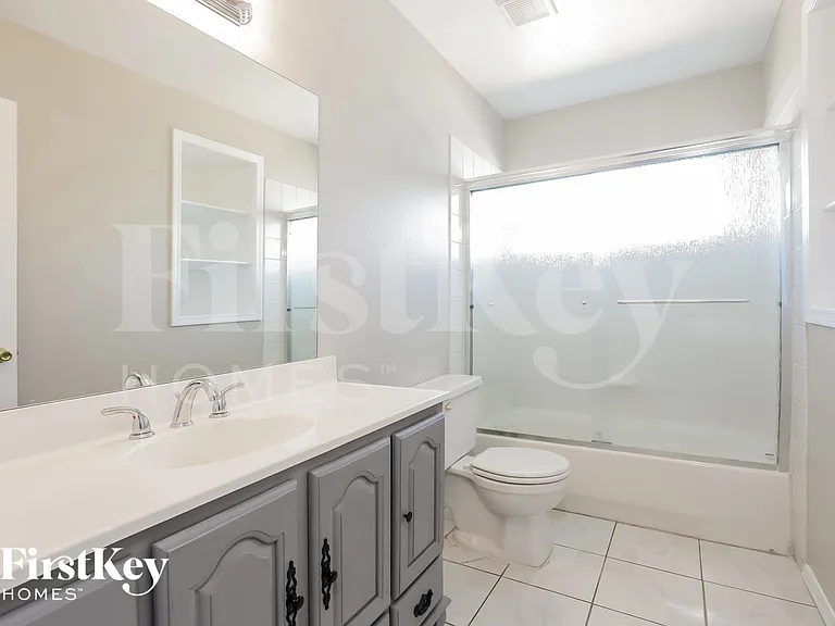 825 Antigua St — Photo 13