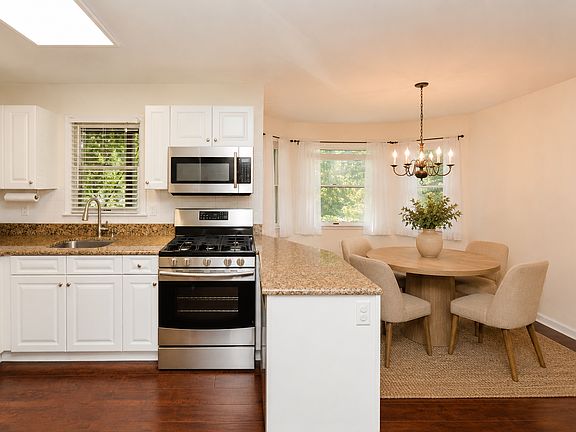 3rd image of 45 Royal Ave APT 49