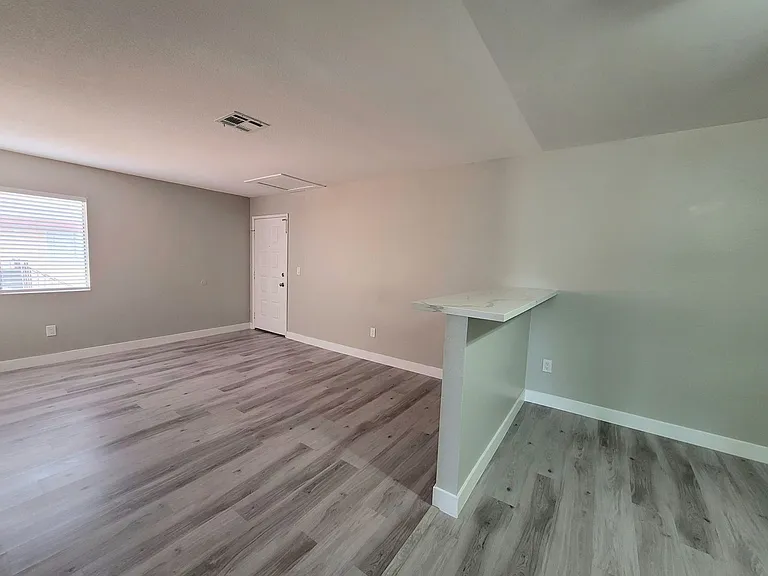 Cora Apartments — Photo 13