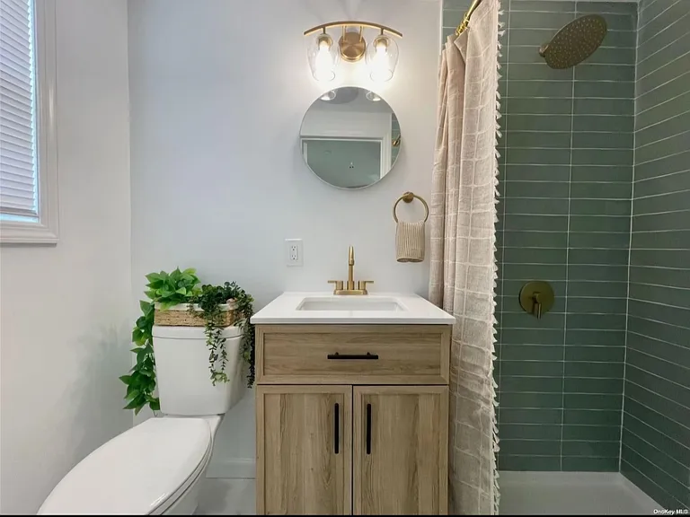 89 Lynbrook Dr — Photo 13