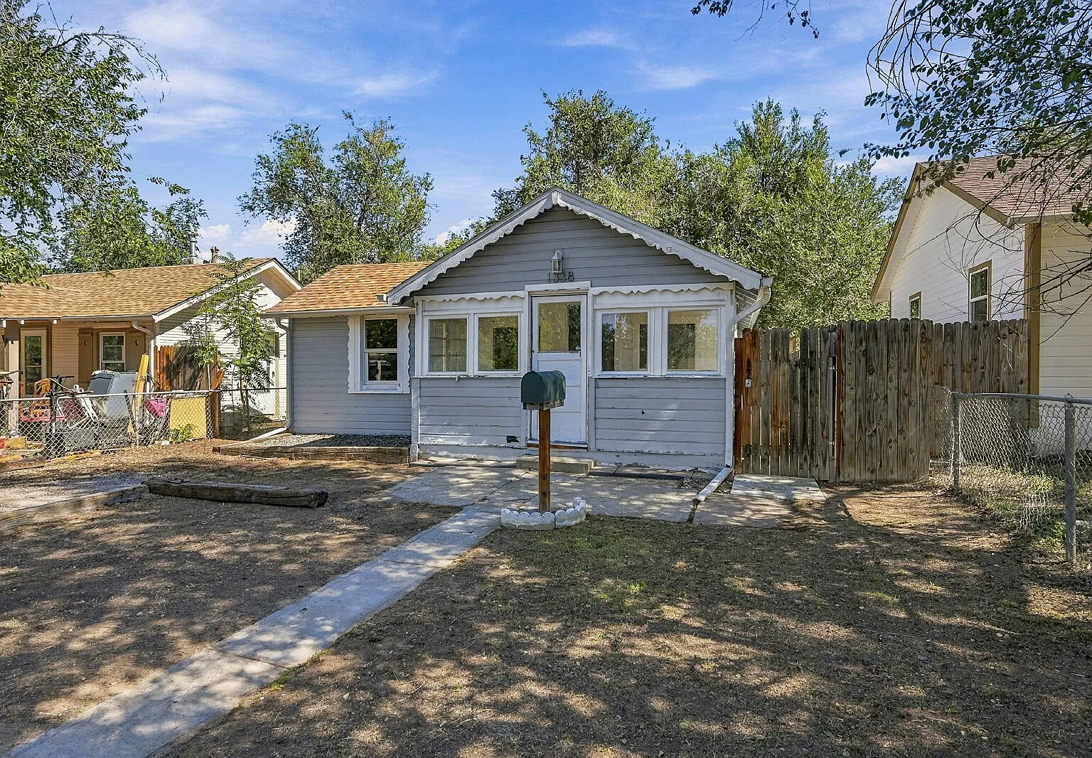 1 bed, 1.0 bath, 564 sqft, $1,496 — Photo 2